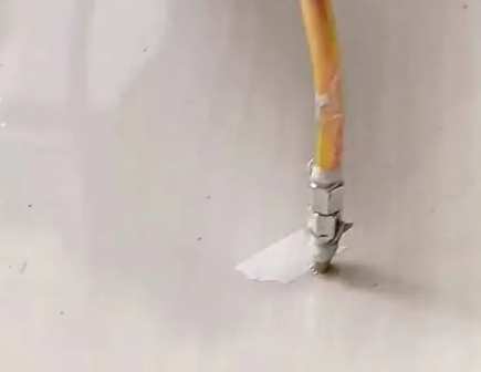 荆州瓷砖空鼓维修公司专业解答在瓷砖铺贴过程中，如果使用的砂料过粗（如全部使用了粗砂），可能会导致以下问题